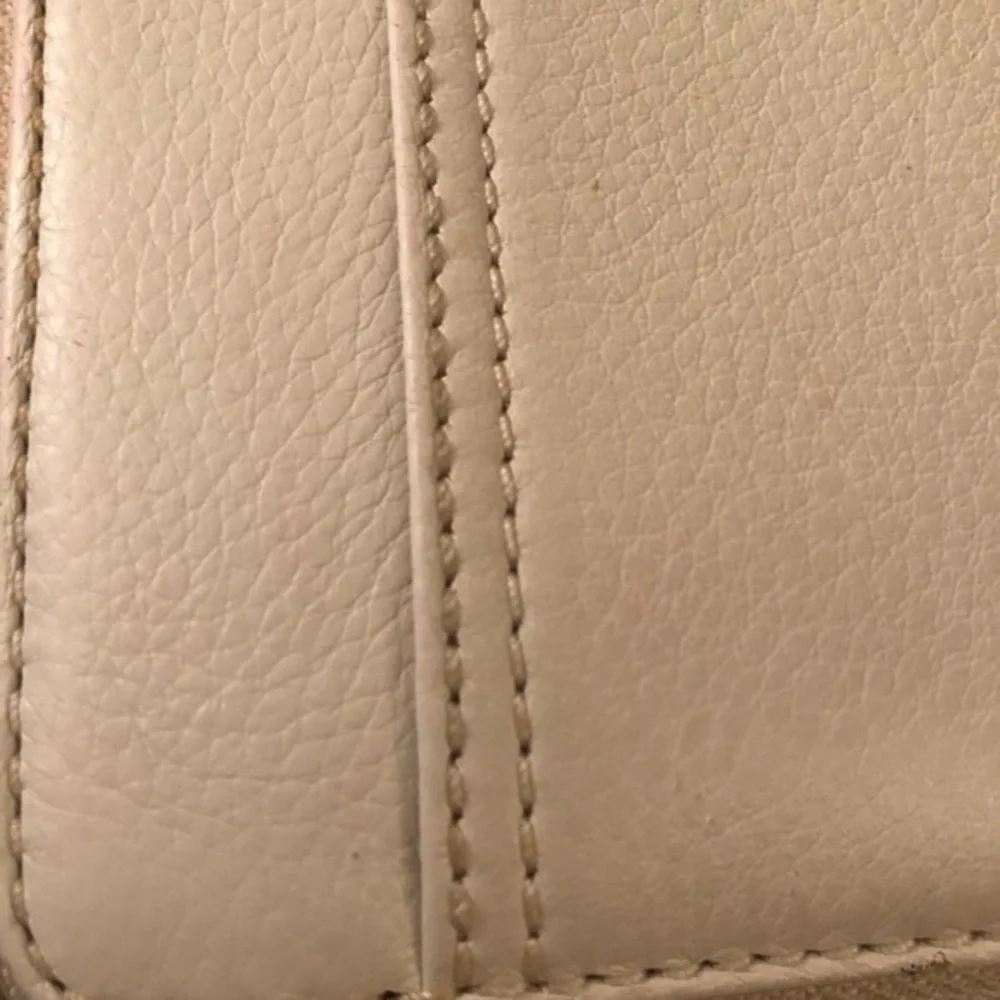 Michael kors creamy white zipper clutch wallet